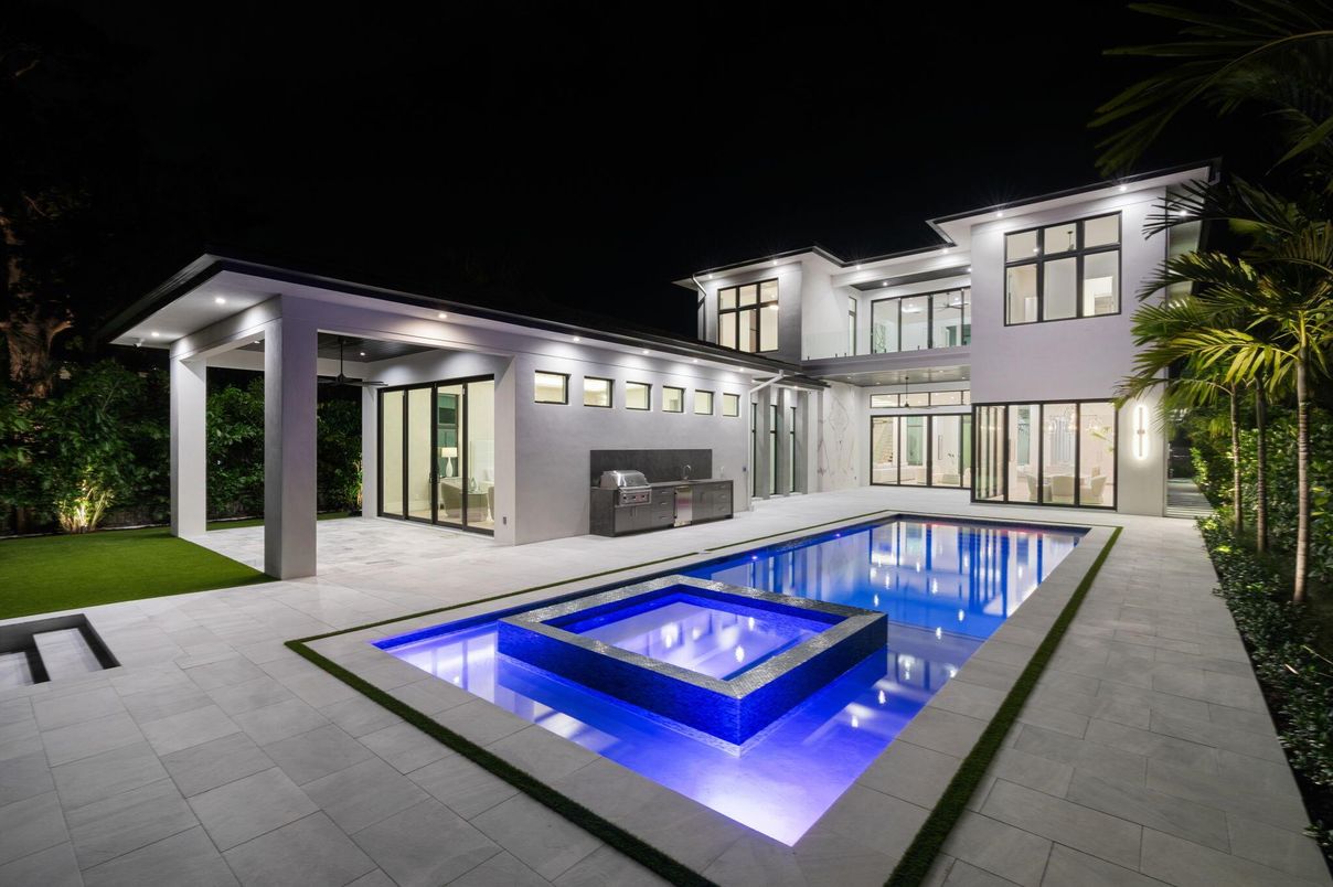 Exterior, Pool