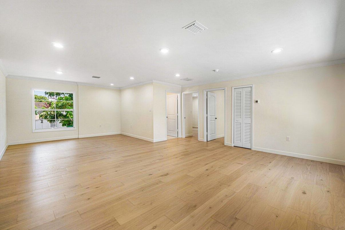 Empty room, Interior, Recessed Lighting, Wood Texture Flooring