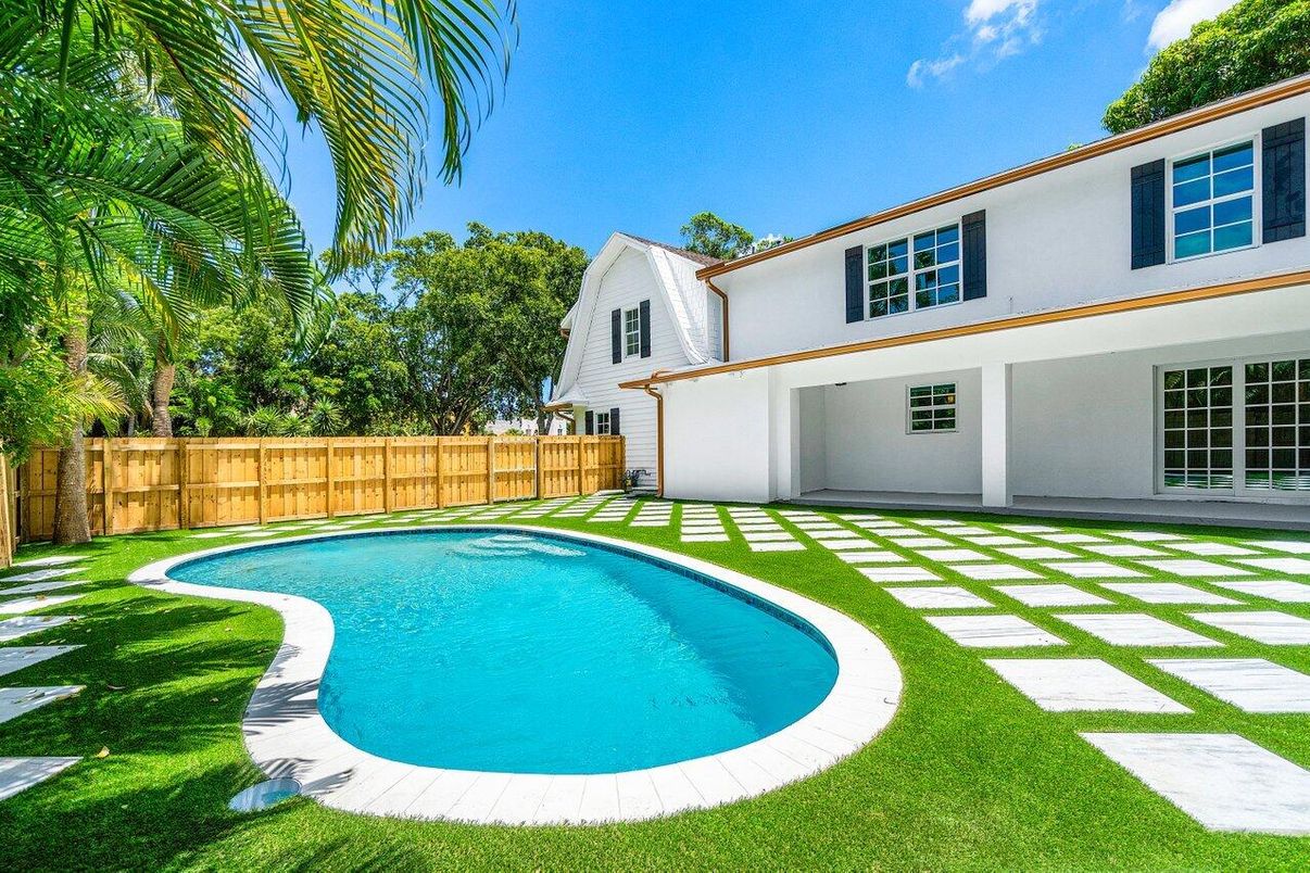 Exterior, Pool
