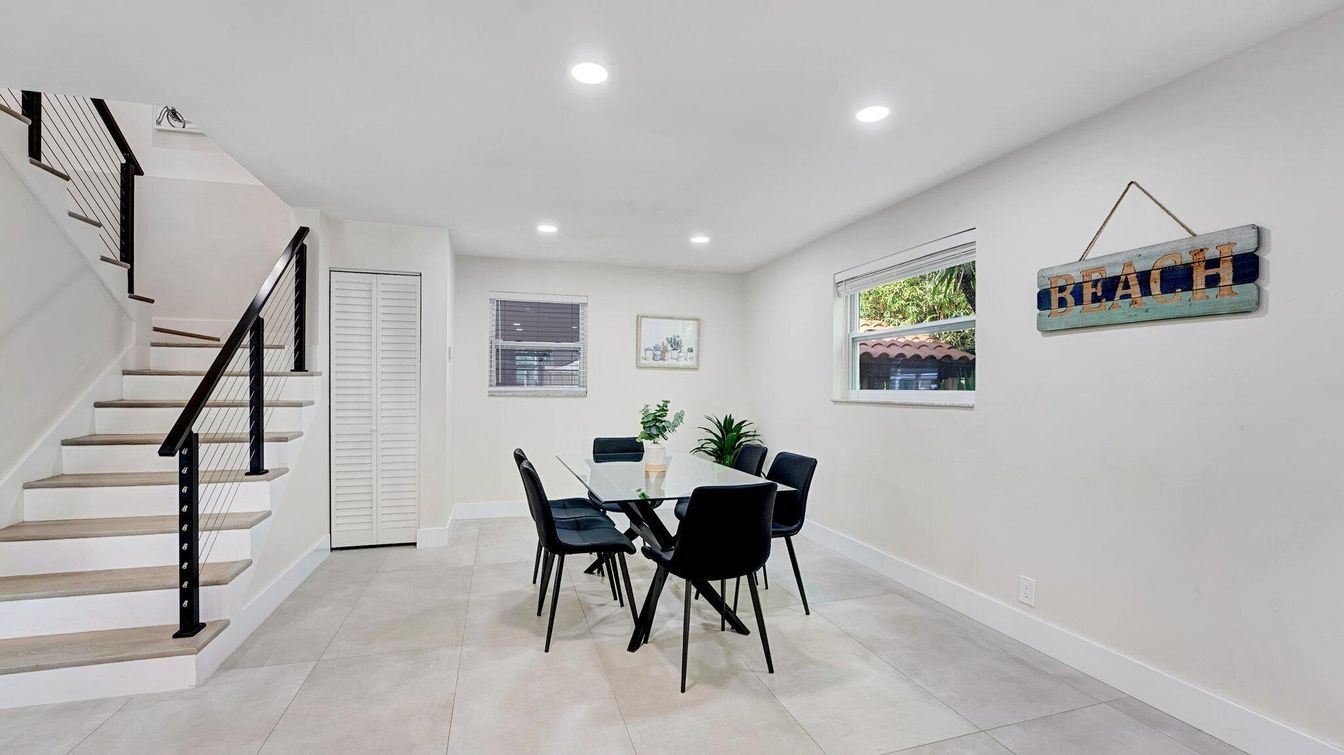 Dining room, Interior, Recessed Lighting