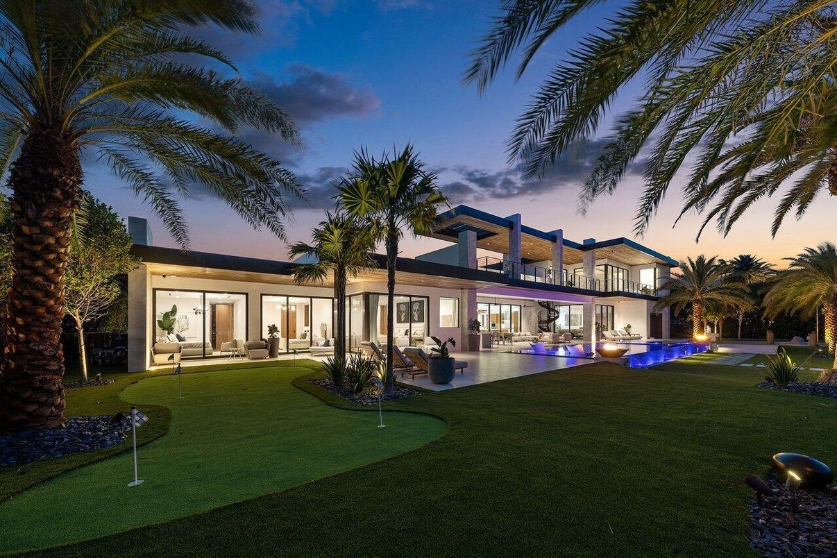 Backyard, Exterior, Pool
