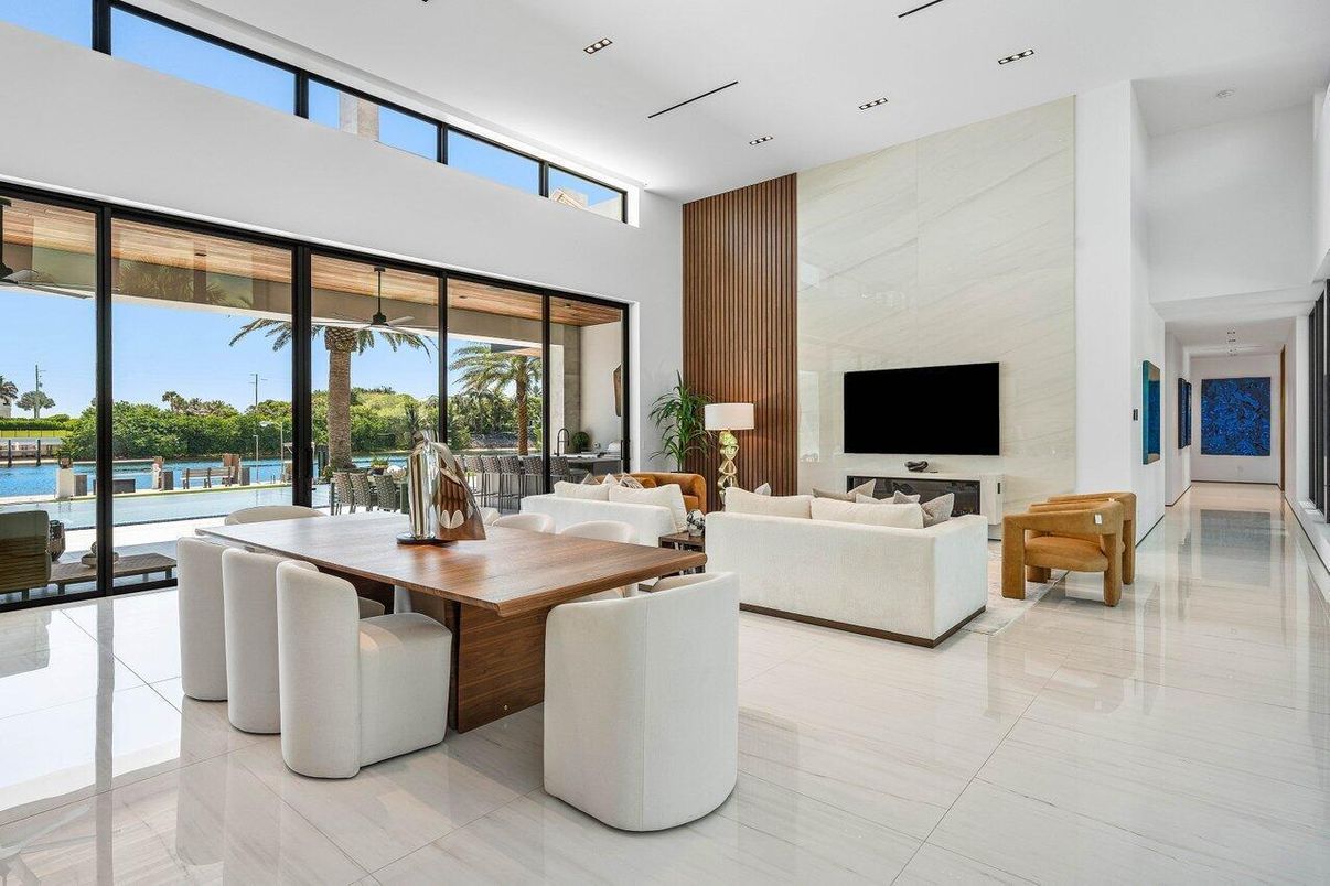 Dining room, Interior, Living room, Recessed Lighting, Water