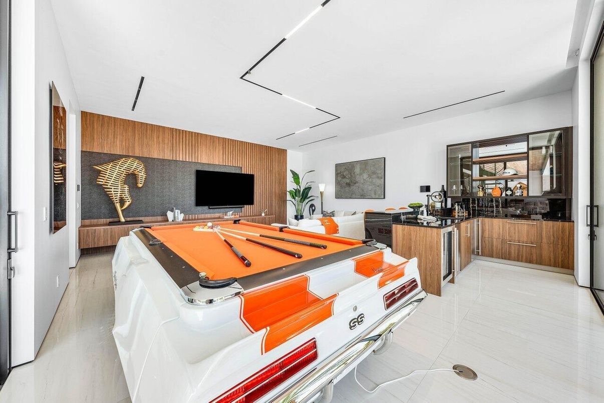 Game Room, Interior, Recessed Lighting