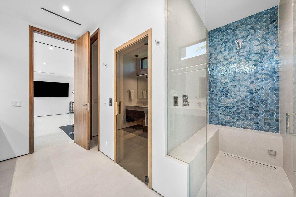 Bathroom, Interior, Recessed Lighting