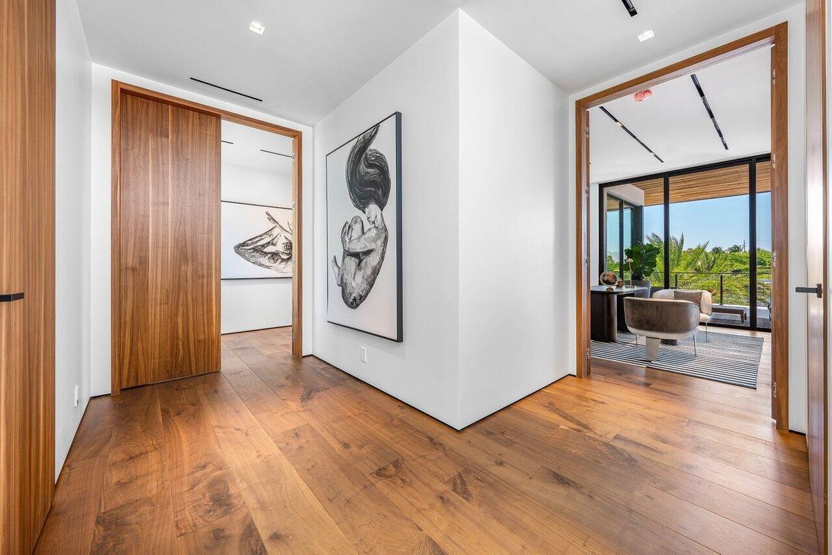 Interior, Recessed Lighting, Wood Texture Flooring