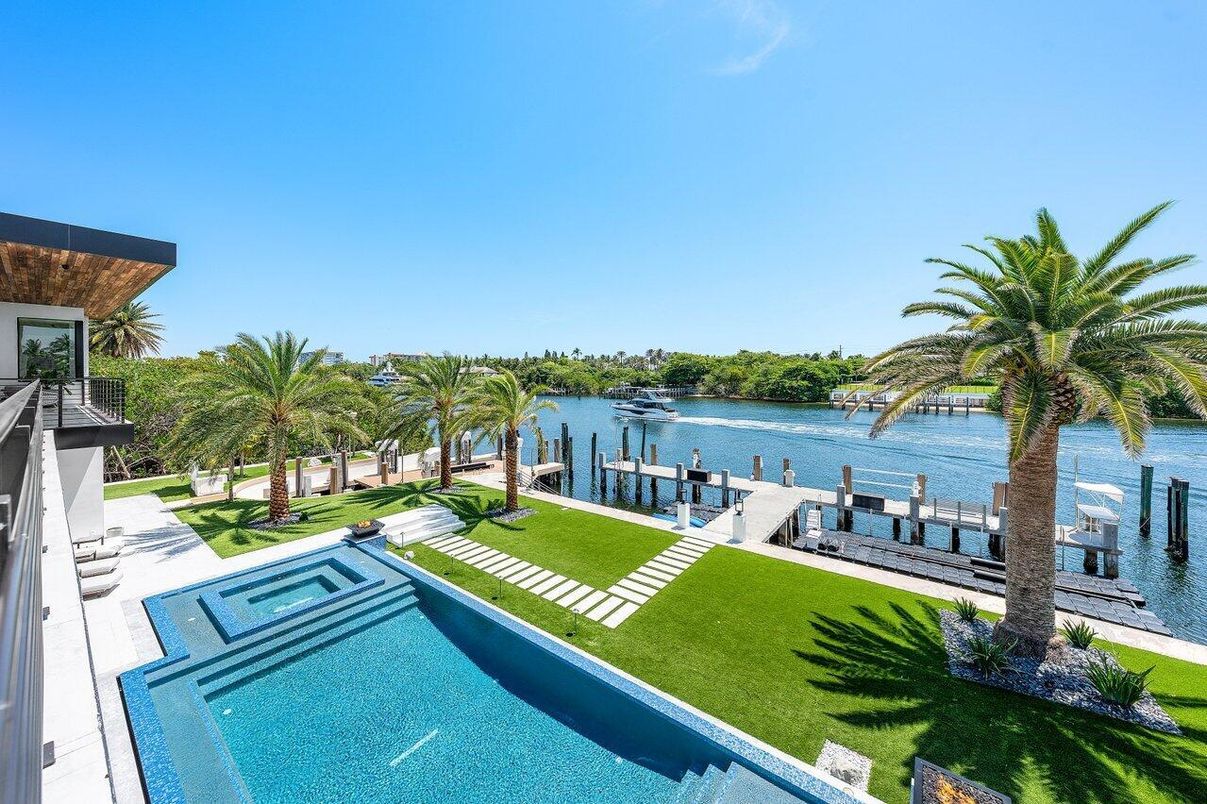 Exterior, Pool, Water