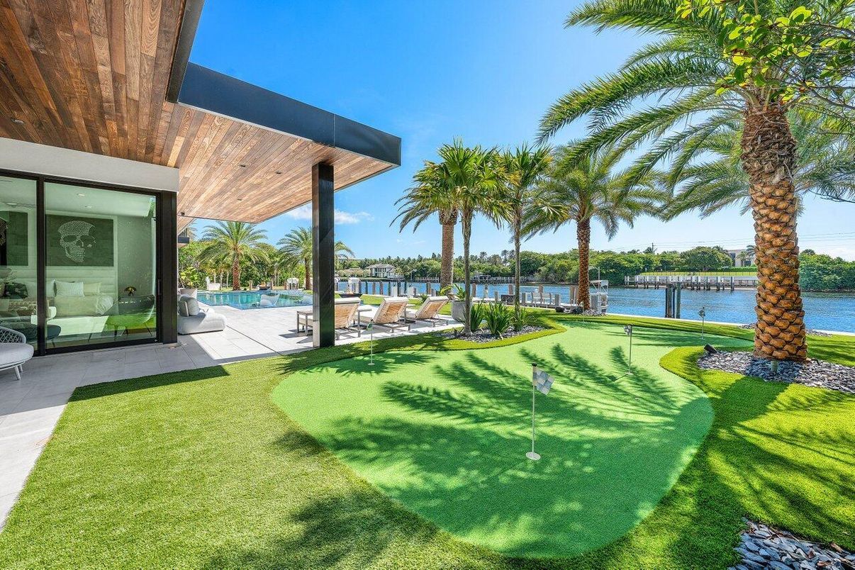 Exterior, Pool, Water