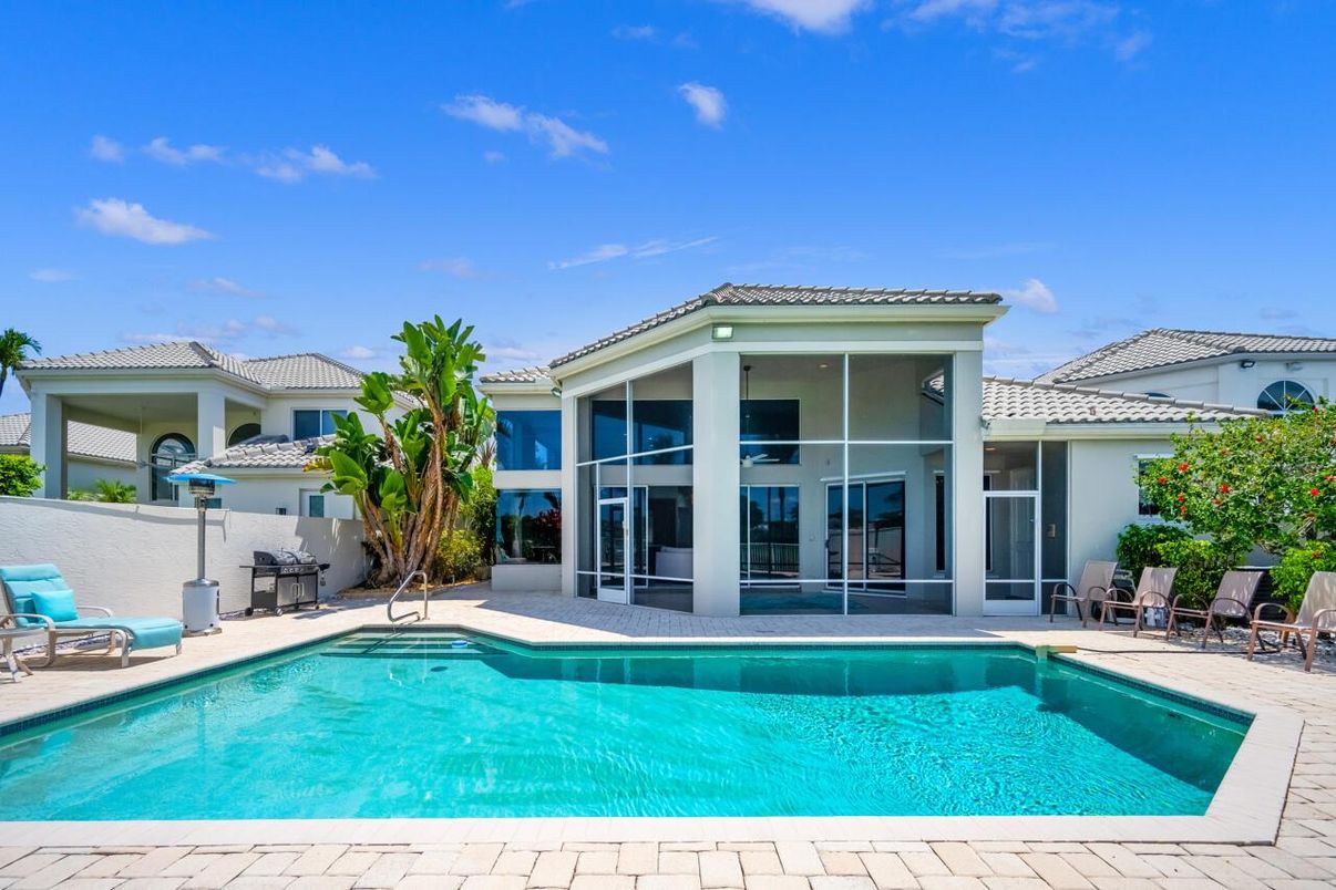 Exterior, Pool