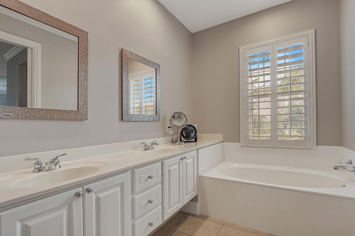 Bathroom, Dual Sink Vanities, Interior