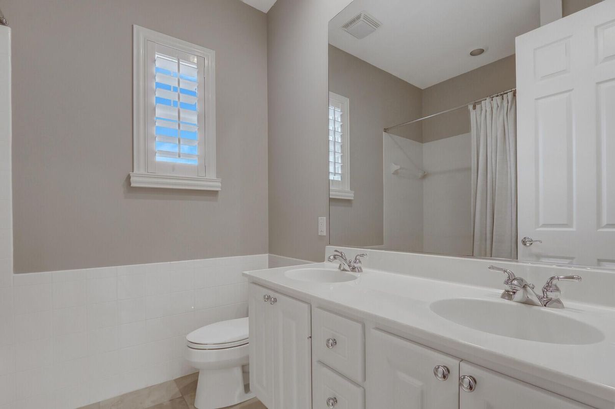 Bathroom, Dual Sink Vanities, Interior, Recessed Lighting