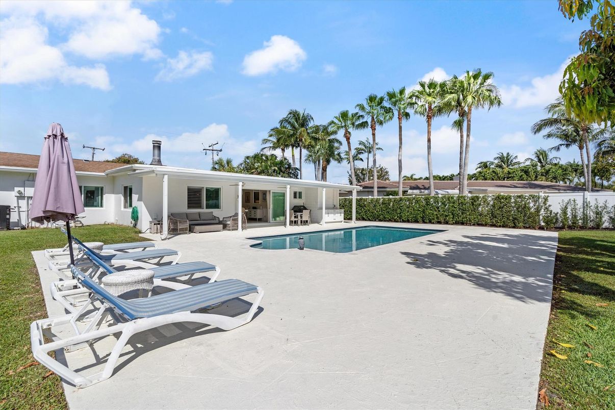 Exterior, Pool
