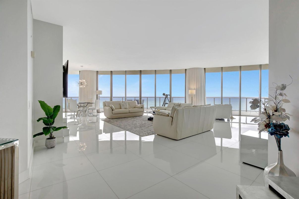 Chandelier, Dining room, Interior, Living room, Water