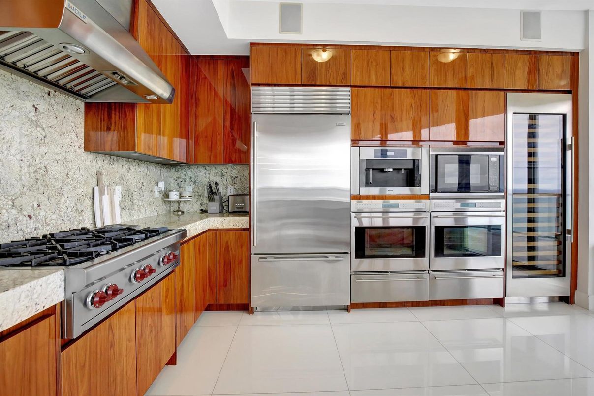 Interior, Kitchen, Stainless Steel Appliances