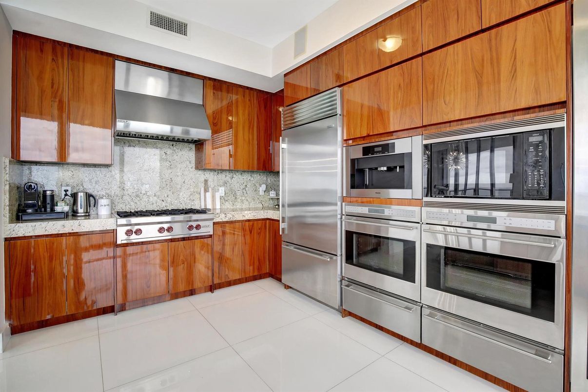 Interior, Kitchen, Stainless Steel Appliances