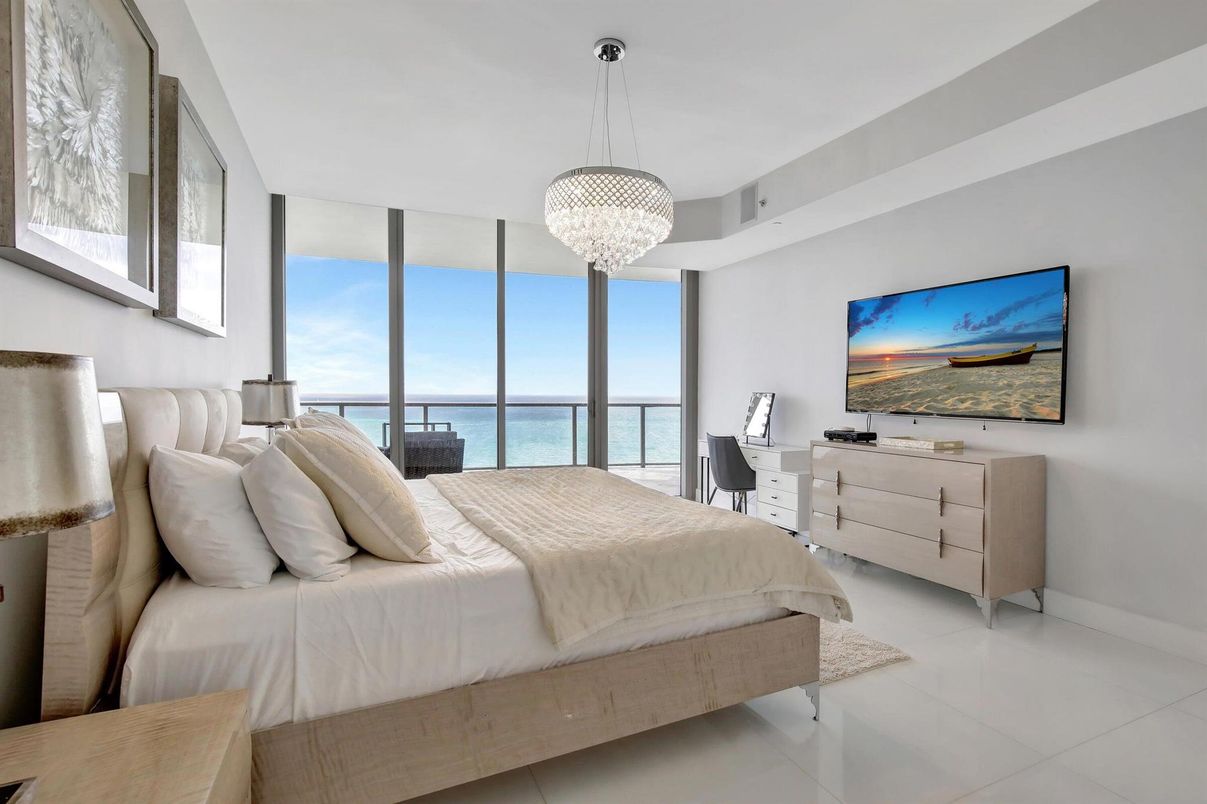 Bedroom, Interior, Pendant Lights, Water