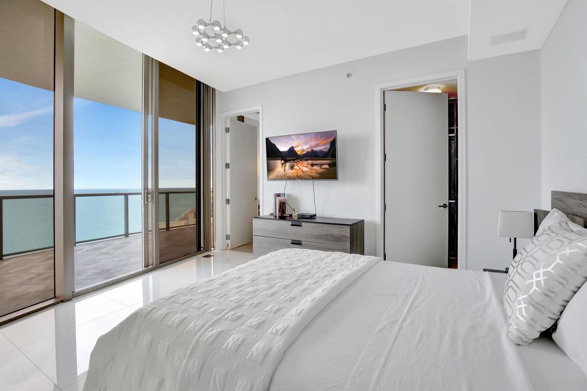 Bedroom, Interior, Water