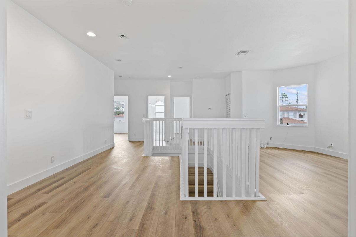 Interior, Recessed Lighting, Wood Texture Flooring