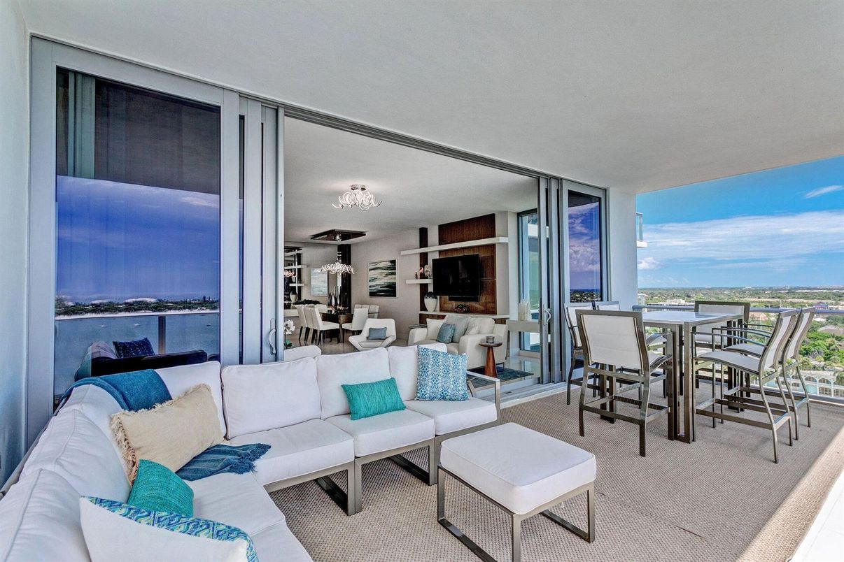 Dining room, Interior, Living room, Water