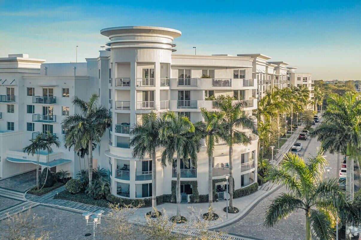 Exterior, Facade, Condo Building
