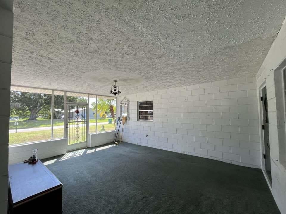 Empty room, Interior, Pendant Lights