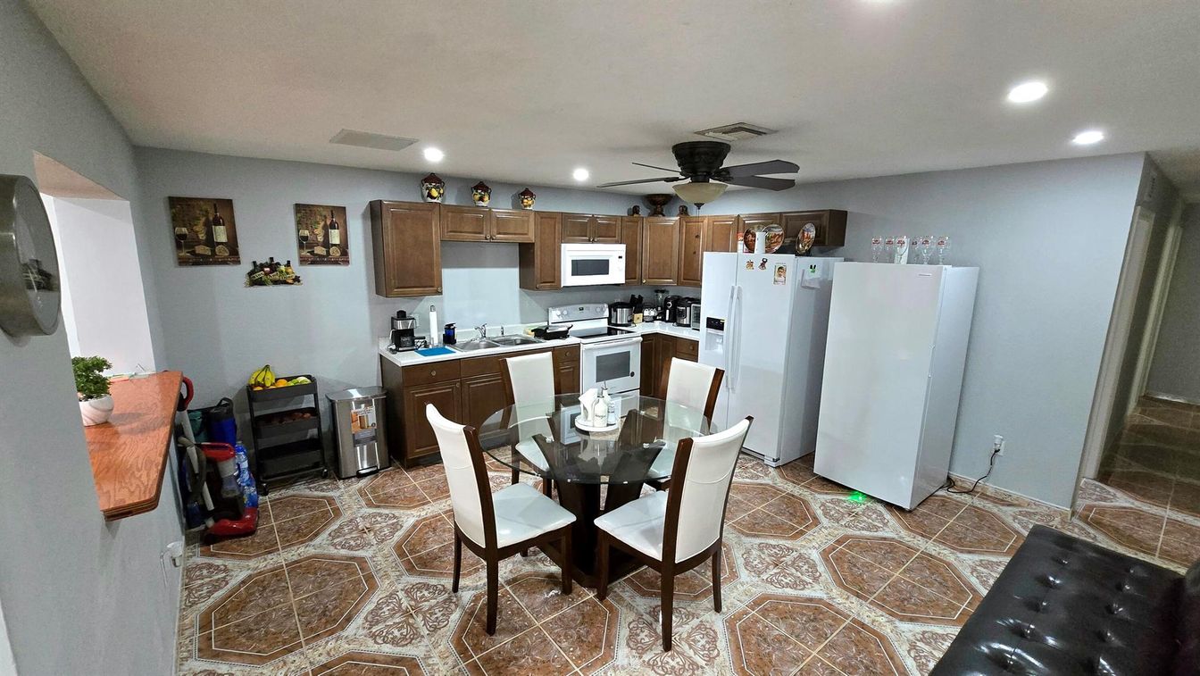 Dining room, Interior, Kitchen, Recessed Lighting