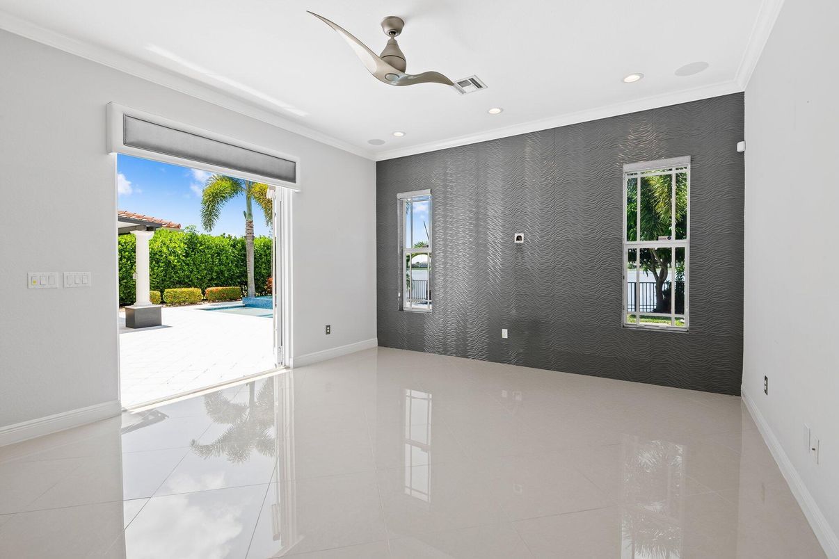 Empty room, Interior, Recessed Lighting