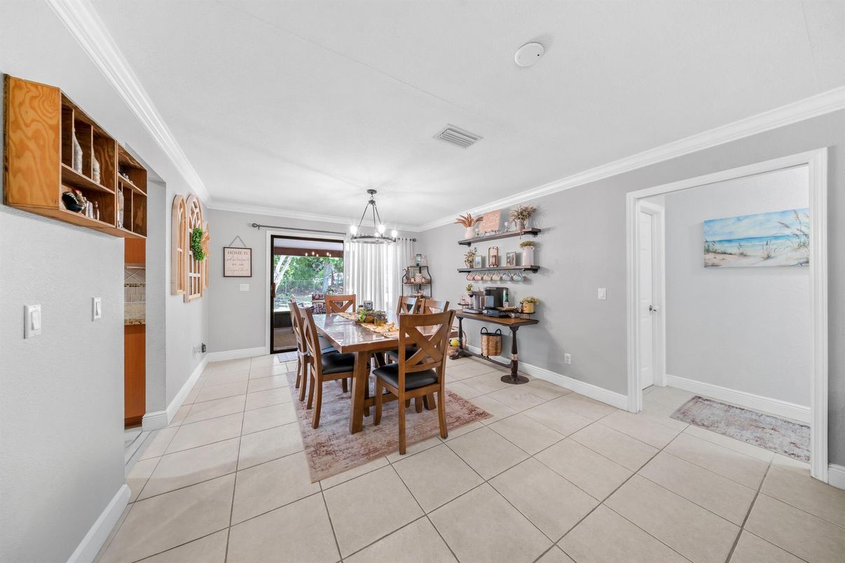 Dining room, Interior, Pendant Lights