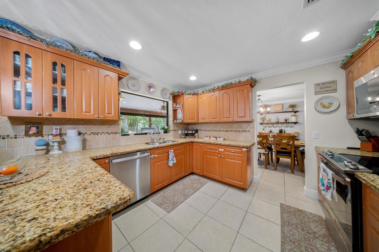 Dining room, Interior, Kitchen, Recessed Lighting