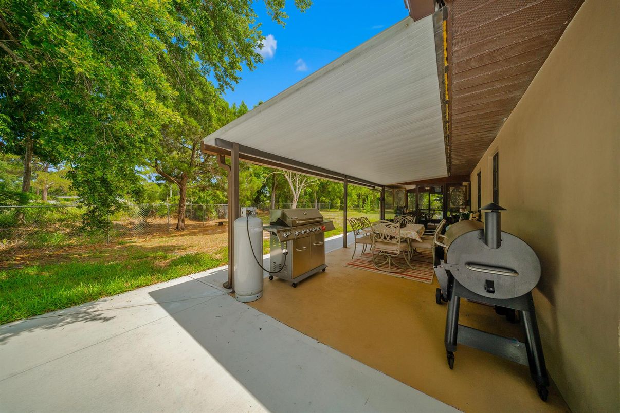 Backyard, Exterior