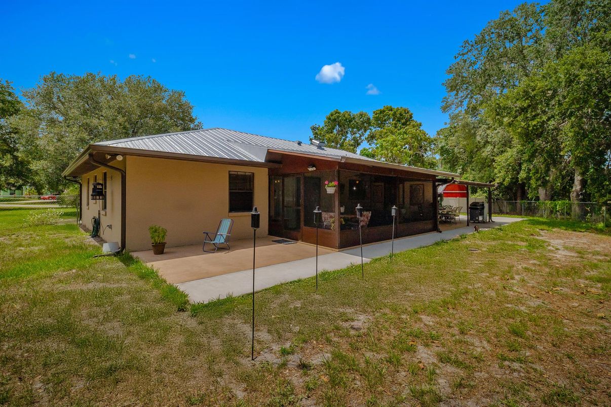 Backyard, Exterior