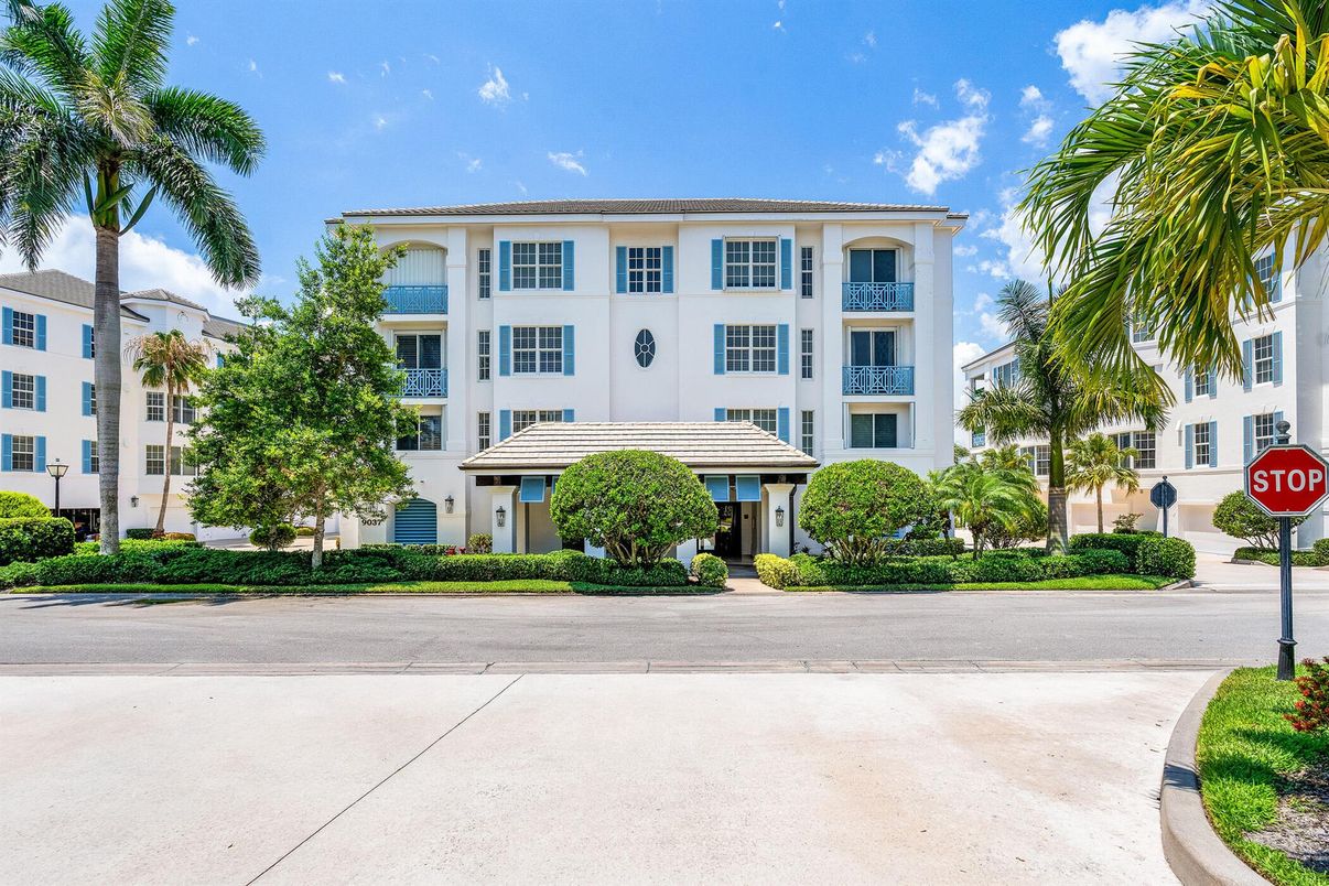 Exterior, Facade, Condo Building