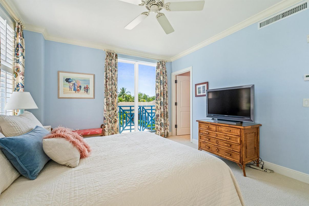 Bedroom, Interior, Water