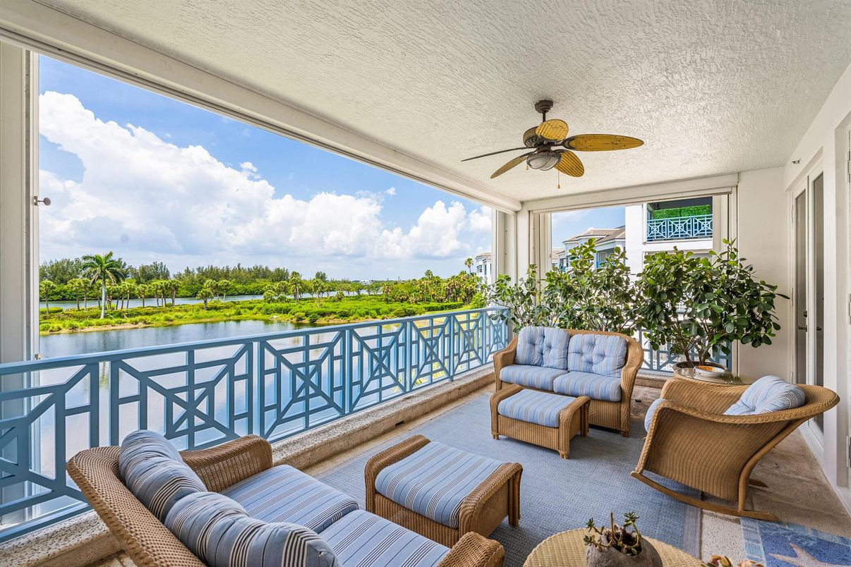 Interior, Living room, Sun Room, Water
