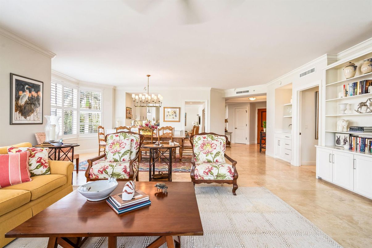 Chandelier, Dining room, Interior, Living room