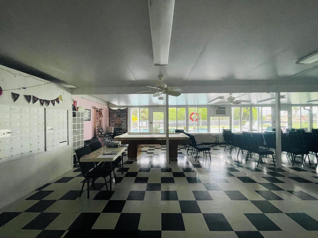 Interior, Piano