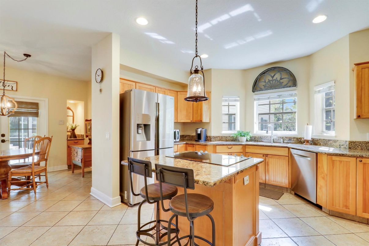 Dining room, Interior, Kitchen, Pendant Lights, Recessed Lighting, Stainless Steel Appliances