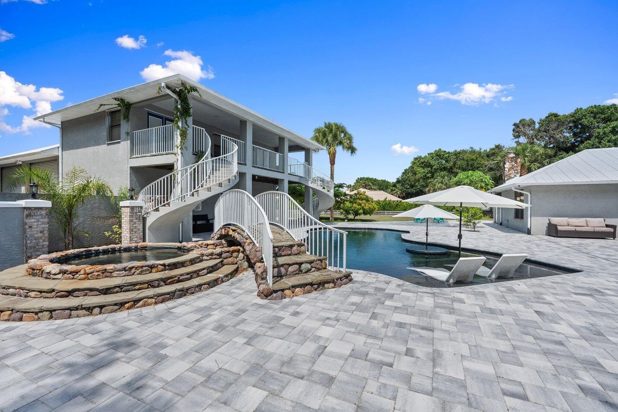 Exterior, Pool