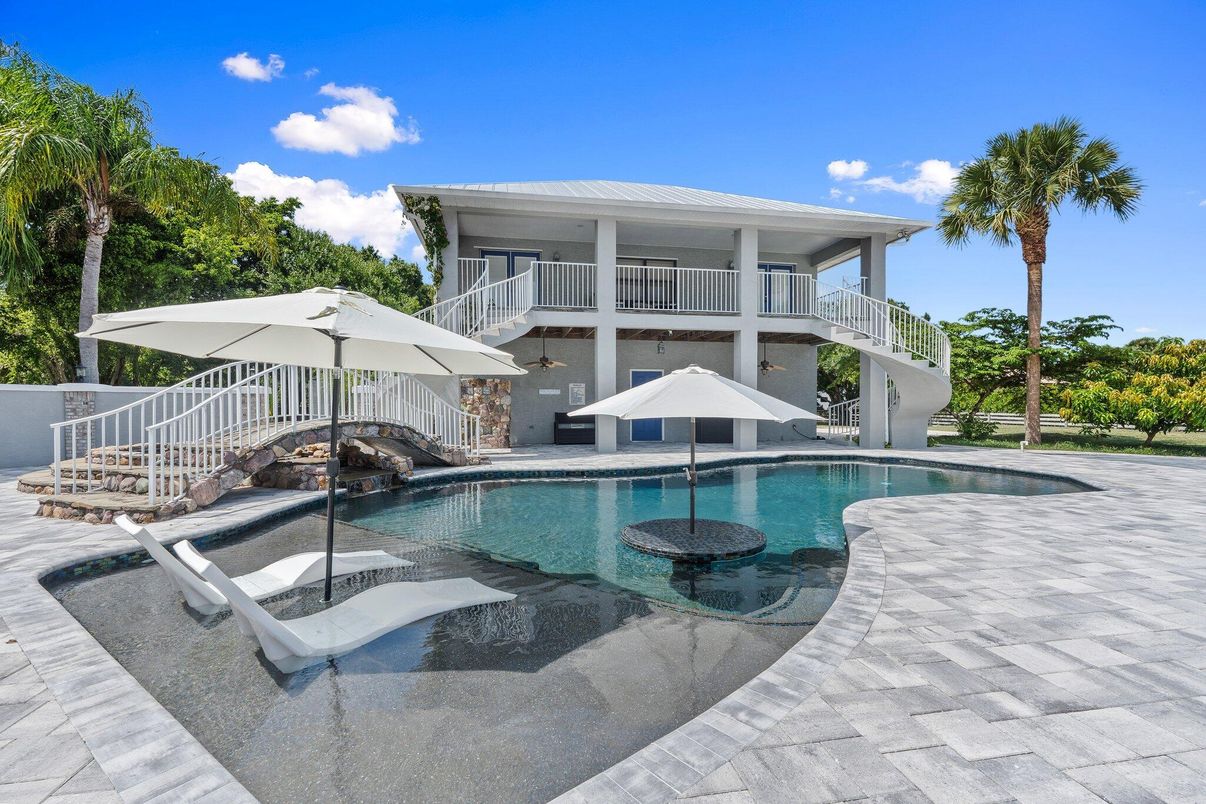 Exterior, Pool