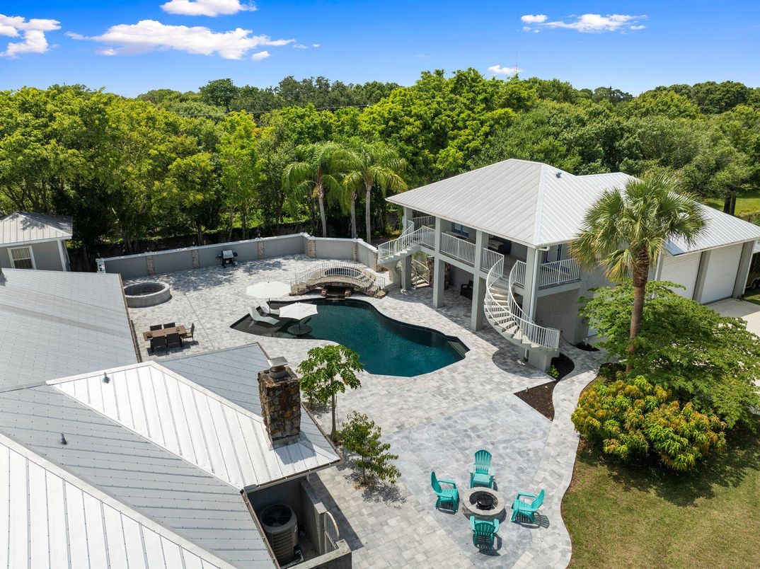Exterior, Pool