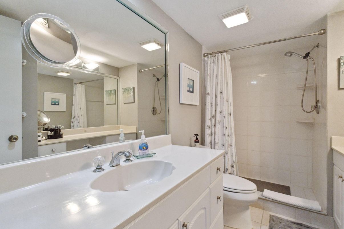 Bathroom, Interior, Recessed Lighting