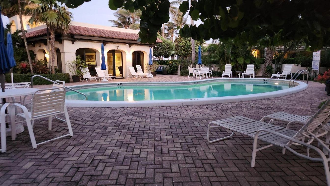 Exterior, Pool