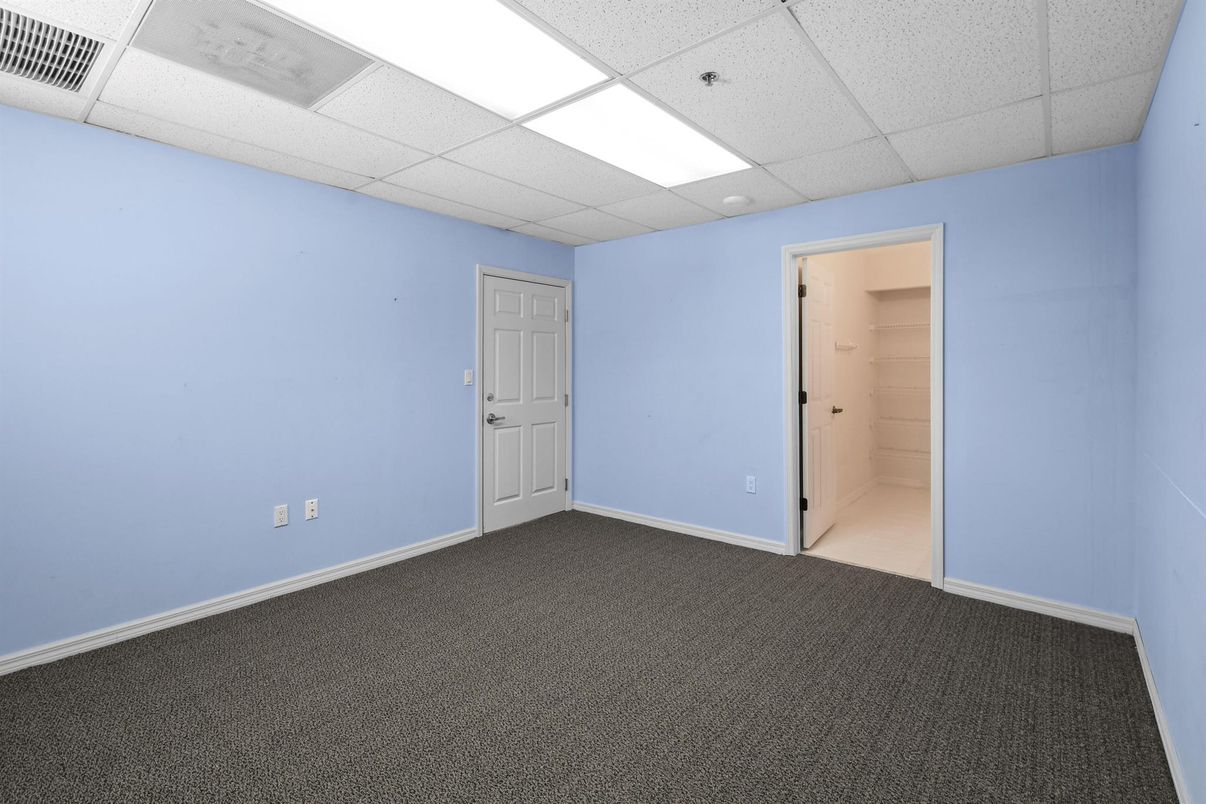 Empty room, Interior, Recessed Lighting