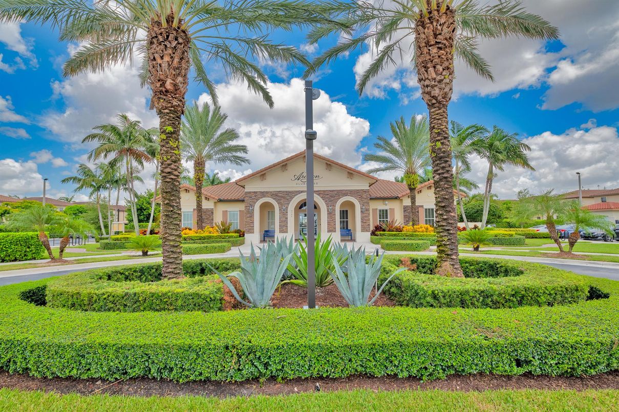 Exterior, Facade, Spanish Mediterranean