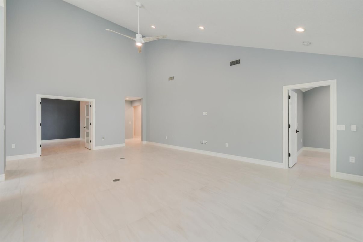 Empty room, Interior, Recessed Lighting