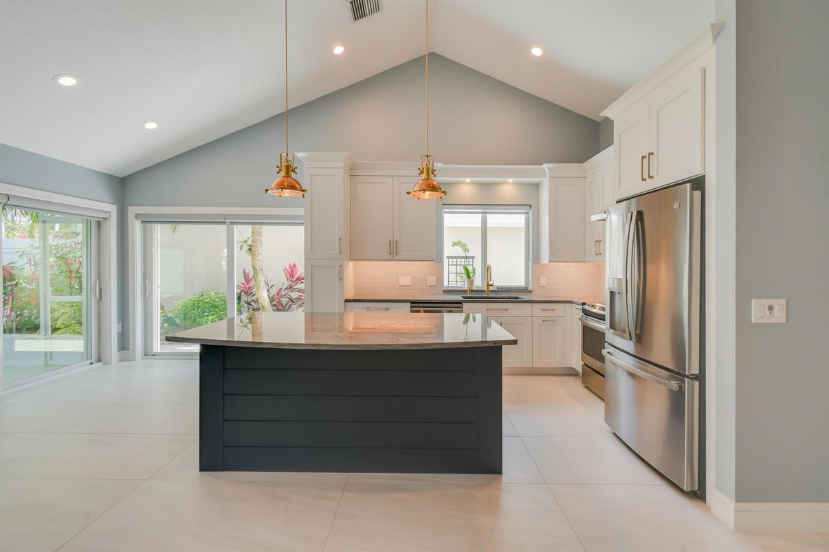 Interior, Kitchen, Pendant Lights, Recessed Lighting, Stainless Steel Appliances