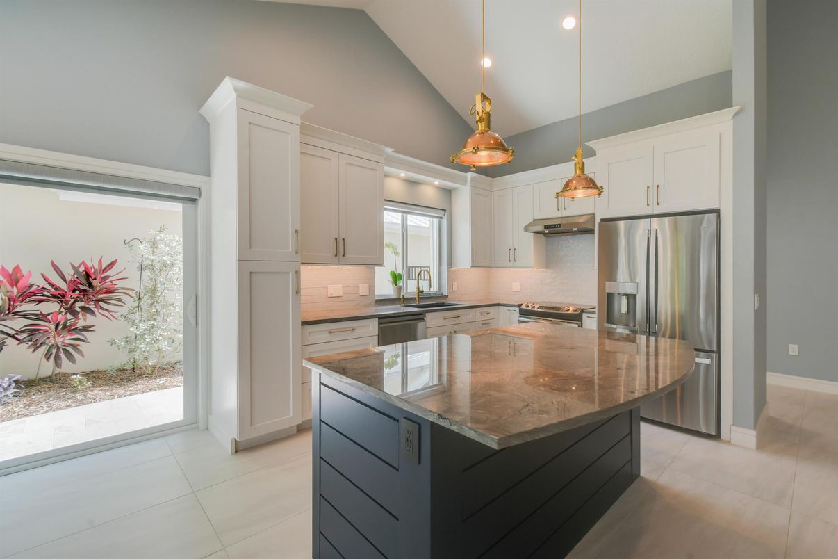 Interior, Kitchen, Pendant Lights, Recessed Lighting, Stainless Steel Appliances