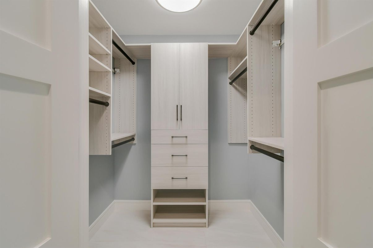 Interior, Recessed Lighting, Walk-in Closets