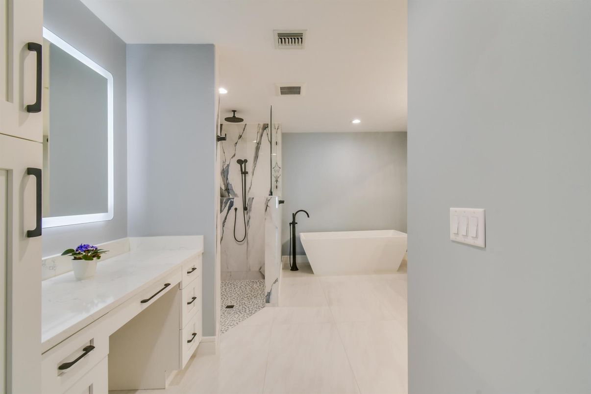 Bathroom, Free Standing Baths, Glass Shower, Interior, Recessed Lighting