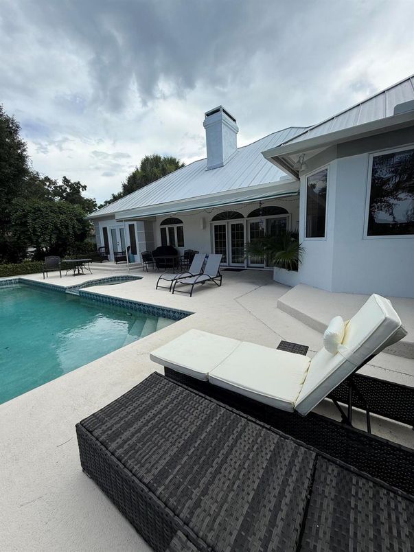 Exterior, Pool