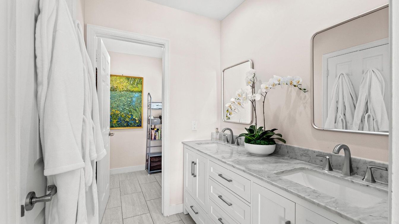 Bathroom, Dual Sink Vanities, Interior